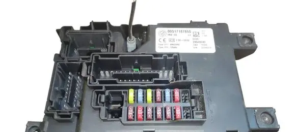 Fiat Grande Punto Fuse module 00517187860 517187860 28048593