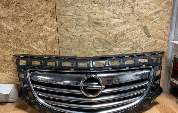 Opel Insignia A Front bumper upper radiator grill 13282567 551004542