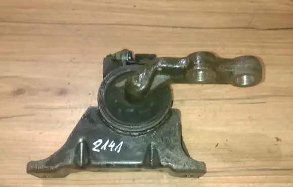 Mazda 323 F Engine mount bracket