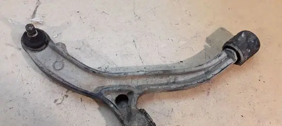 Chrysler Voyager Front lower control arm/wishbone 4684098