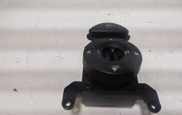 Hyundai Santa Fe Wing mirror switch