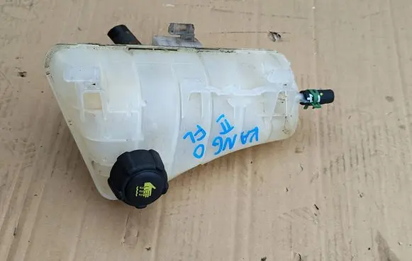 Coolant expansion tank/reservoir