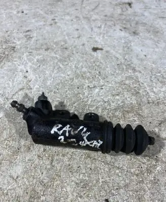 Toyota RAV 4 (XA30) Clutch slave cylinder 