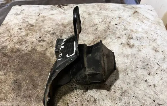 Jaguar X-Type Engine mount bracket 1S716037BA