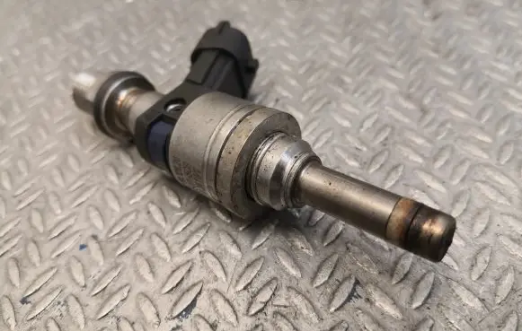 Porsche Cayenne (9PA) Fuel injector 94811012820