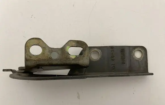 Mitsubishi Colt Engine bonnet/hood hinges MR959411