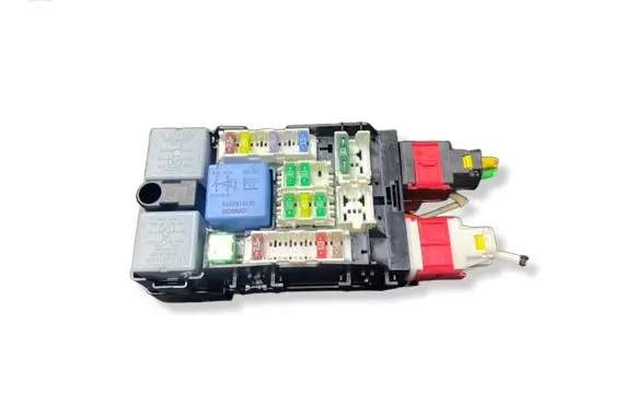 Citroen C4 II Picasso Fuse box set 018014781