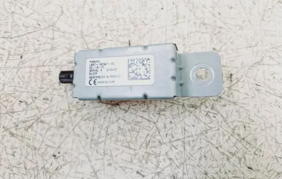 Ford Escape IV Aerial antenna amplifier LB5T18C847 LB5T18C847AC H137P