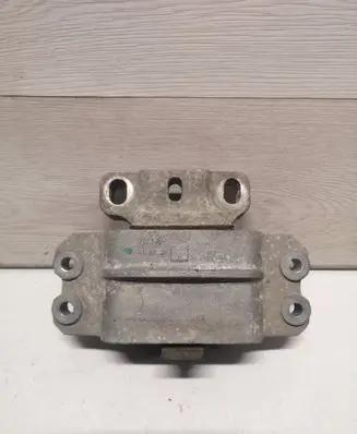Volkswagen Golf SportWagen Engine mount bracket 1K0199555