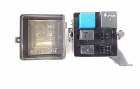Mitsubishi Pajero Fuse module MR482591