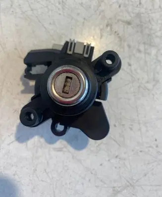 BMW 5 E60 E61 Tailgate exterior lock 42410889