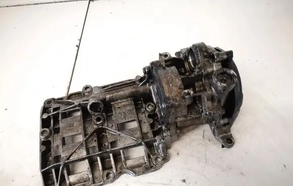 BMW 5 GT F07 Oil pump 781082303 7810823-03