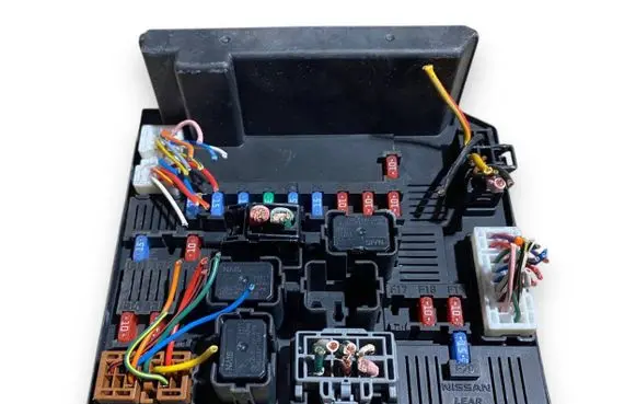 Nissan Qashqai Fuse module 284B7BB00C 522792F02