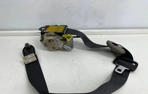 Lexus IS 200-300 Front seatbelt nsb085tl54-p
