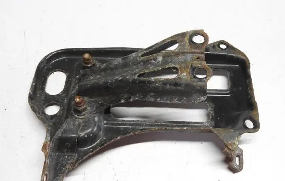 Toyota Auris 150 Battery bracket 345834u5oi34kl534