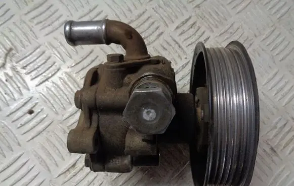 Volkswagen Caddy Power steering pump 2K0422154A