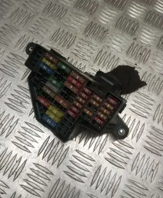 Volkswagen PASSAT B6 Fuse module 2061225557