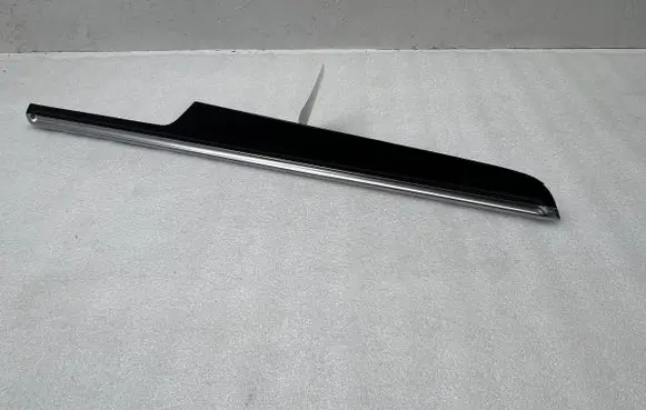 Porsche Macan (95B) Front door trim bar 95B867409D