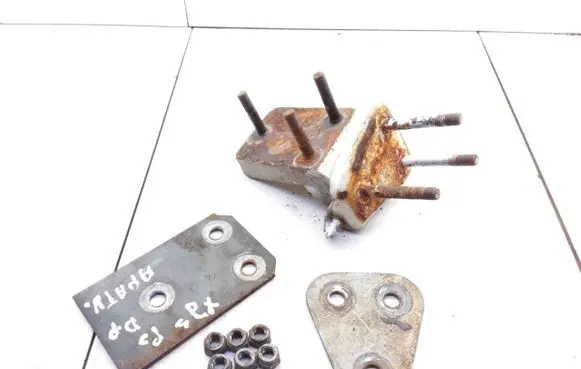 Jaguar XJS Front door upper hinge