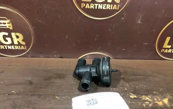 Opel Vectra B Coolant heater control valve 90457649CA