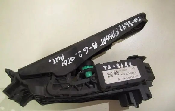 Volkswagen PASSAT B6 Accelerator throttle pedal 1K1723503L