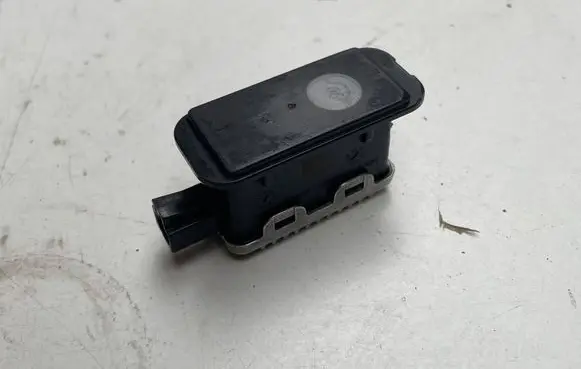 Volkswagen Polo VI Rear glass lock/latch W490 5E3052133E