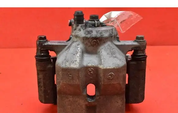 Toyota Prius (XW30) Front brake caliper 