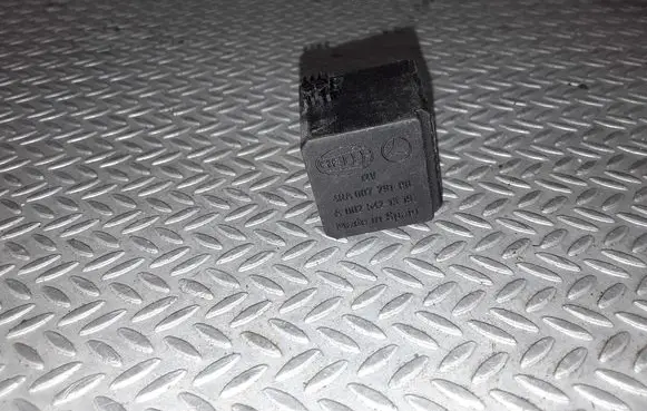 Mercedes-Benz C W202 Other relay 4RA00779100 A0025421319