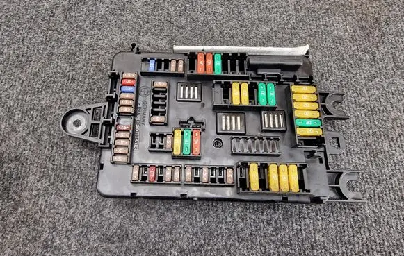 BMW 4 F32 F33 Fuse module 9389070