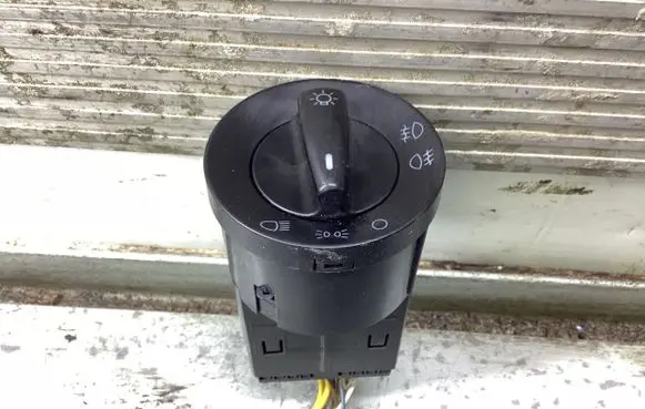 Volkswagen PASSAT B5.5 Light switch 109928 6900A29