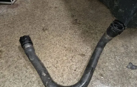 BMW 5 E60 E61 Engine coolant pipe/hose 6917697