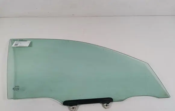 Toyota Avensis T220 Front door window glass four-door 68101-05020