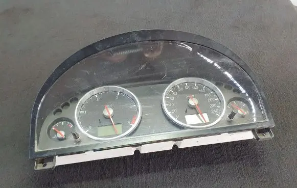 Ford Mondeo Mk III Speedometer (instrument cluster) 1S7F10841