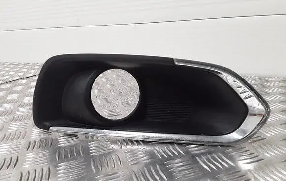 Suzuki SX4 S-Cross Front fog light trim/grill 7175161M1