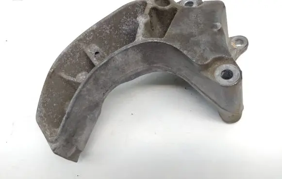 Mercedes-Benz B W245 Gearbox mounting bracket A1692410601