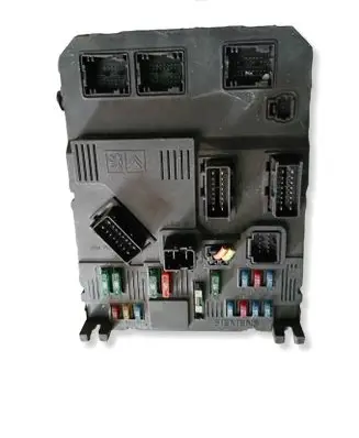 Peugeot 206 CC Fuse module 9646777380 002031S8