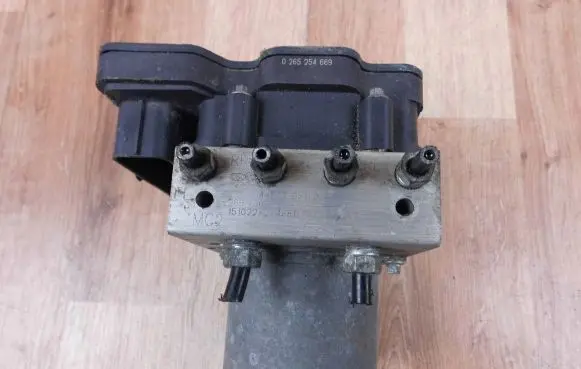 Toyota Avensis T270 ABS Pump 4454005150 0265254669 0265956309