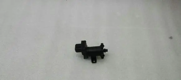 Mercedes-Benz S W140 Valve vacuum A2028000778