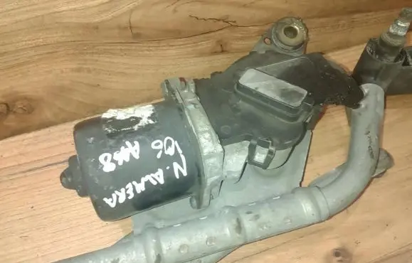 Nissan Almera N16 Wiper motor