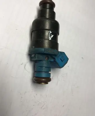 Volkswagen Golf III Fuel injector 037906031AD AFT