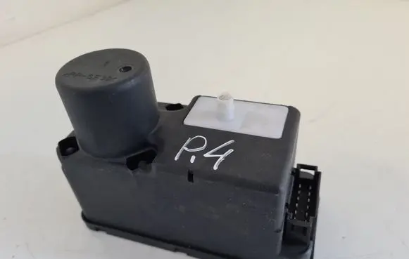 Volkswagen PASSAT B4 Central locking vacuum pump 1H0962257E