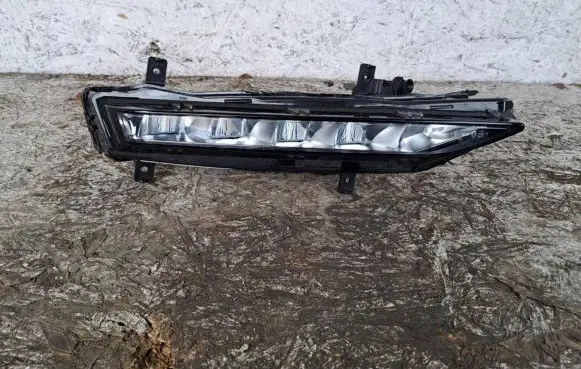 Skoda Superb B8 (3V) Front fog light 3V0941699B