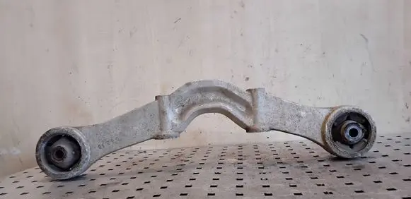 Mitsubishi Pajero Rear differential/diff mount bracket 