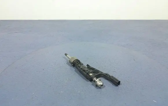 BMW M4 F82 F83 Fuel injector 8671991