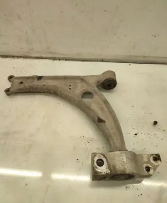 Volkswagen PASSAT B6 Front lower control arm/wishbone 3C0407153B