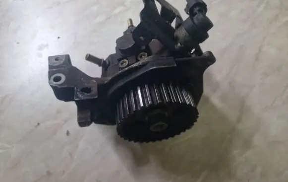 Peugeot 206 Fuel injection high pressure pump 0445010102