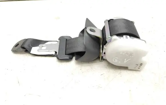 Middle seatbelt (rear)