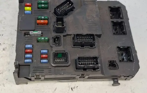 Citroen C4 I Picasso Fuse module 9657999780 BSIE0200 S118085220F