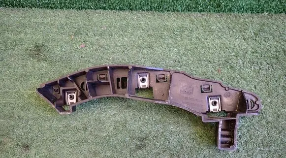 Peugeot 3008 III Front bumper mounting bracket 9839759280