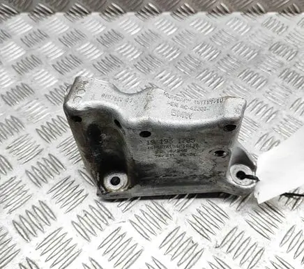 BMW 2 F45 Engine mounting bracket 8603620